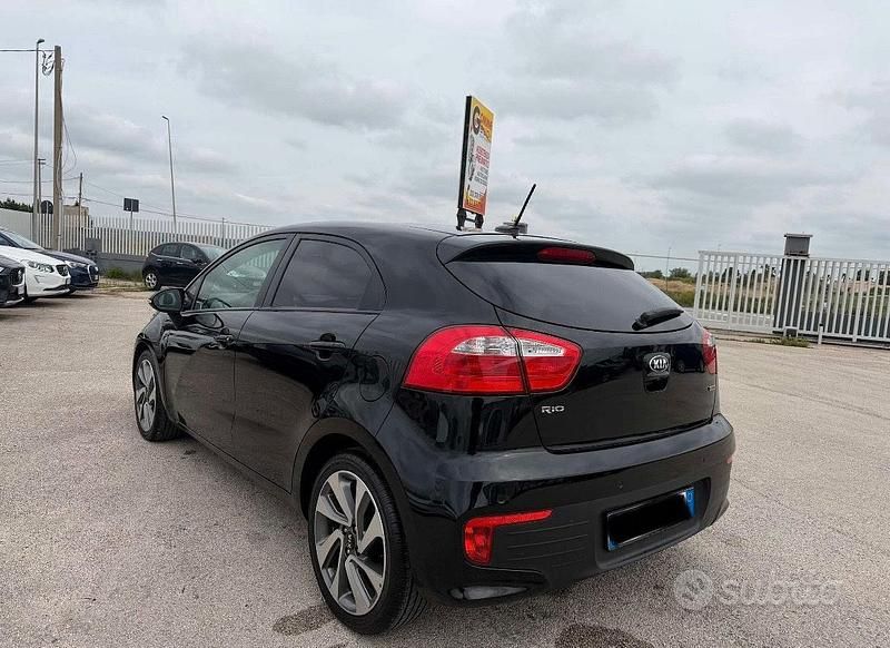 Usata Kia Rio 75 CV (55 kW) 2016 Nero Utilitaria