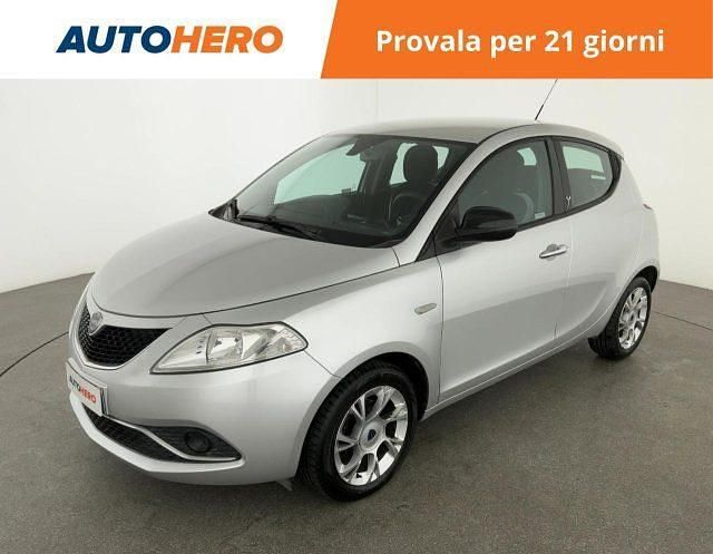 Usata Lancia Ypsilon Gold 69 CV (50 kW) 2016 Argento Utilitaria