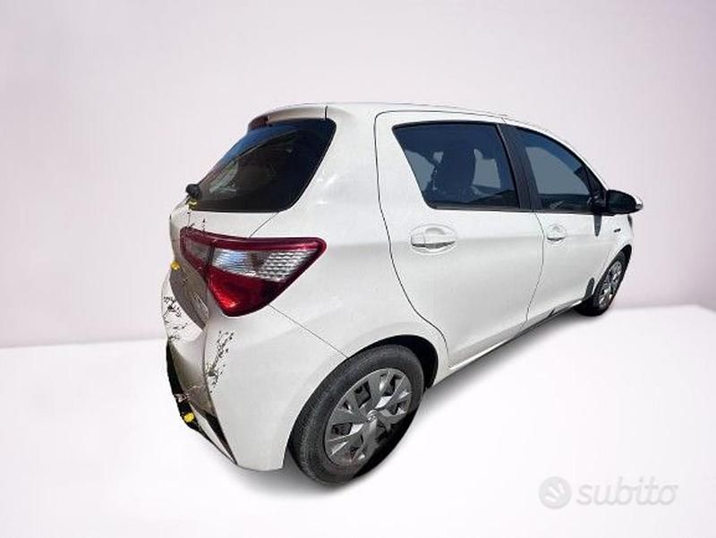 Usata Toyota Yaris Hybrid Business Edition 73 CV (53 kW) 2020 Bianco Berlina