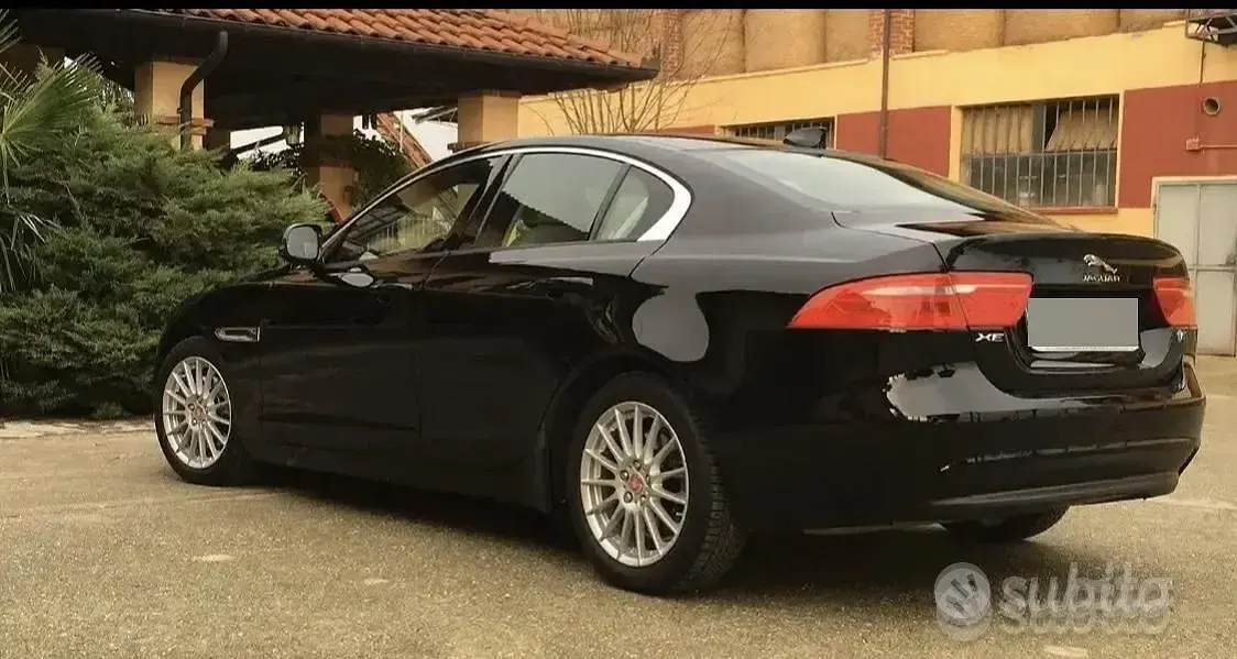 Usata Jaguar XE 163 CV (119 kW) 2016 Nero Berlina