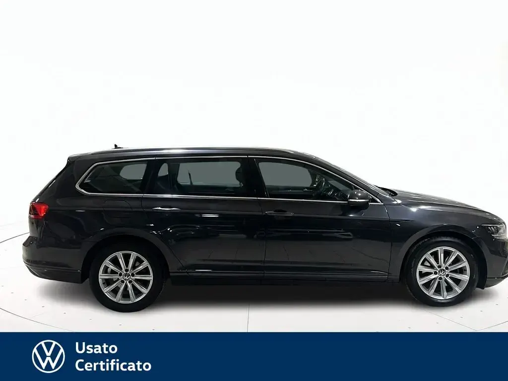 Usata VW Passat Business 150 CV (110 kW) 2022 Grigio pastello Station wagon