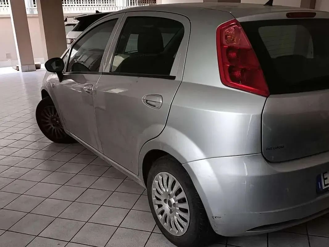 Usata Fiat Grande Punto S 75 CV (55 kW) 2011 Argento Utilitaria