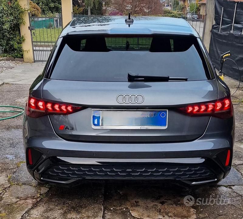 Usata Audi A3 150 CV (110 kW) 2024 Grigio Berlina