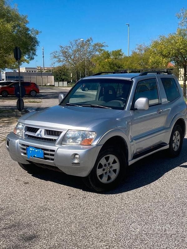 Usata Mitsubishi Pajero 116 CV (85 kW) 2005 Grigio SUV