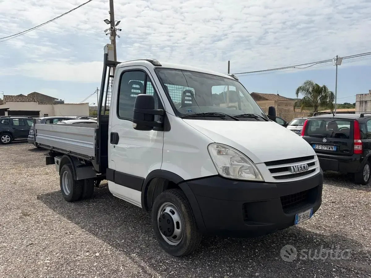 Usata Iveco 35.12 116 CV (85 kW) 2007 Bianco Furgone