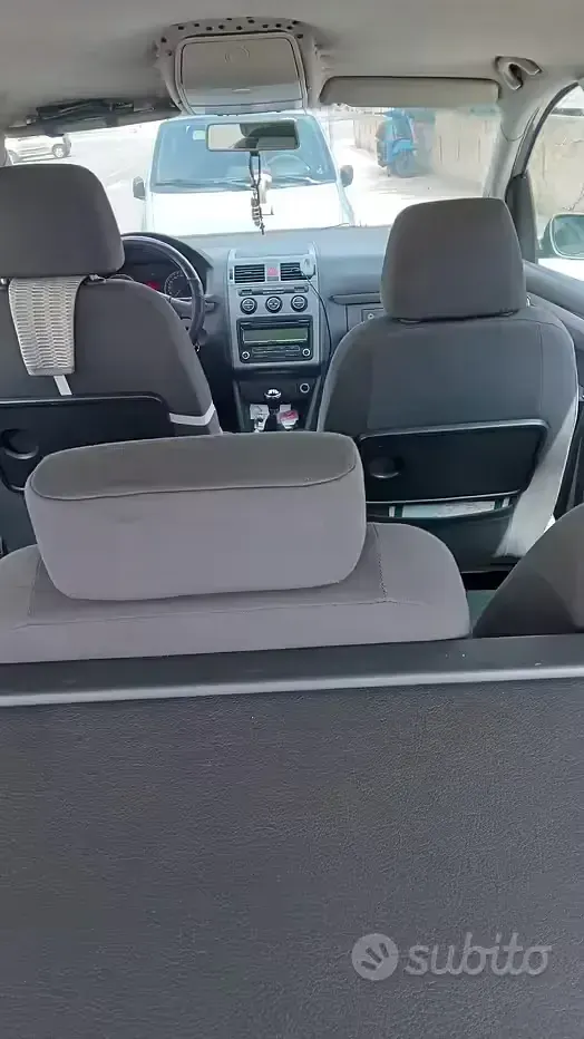 Usata VW Touran 105 CV (77 kW) 2011 Grigio Monovolume