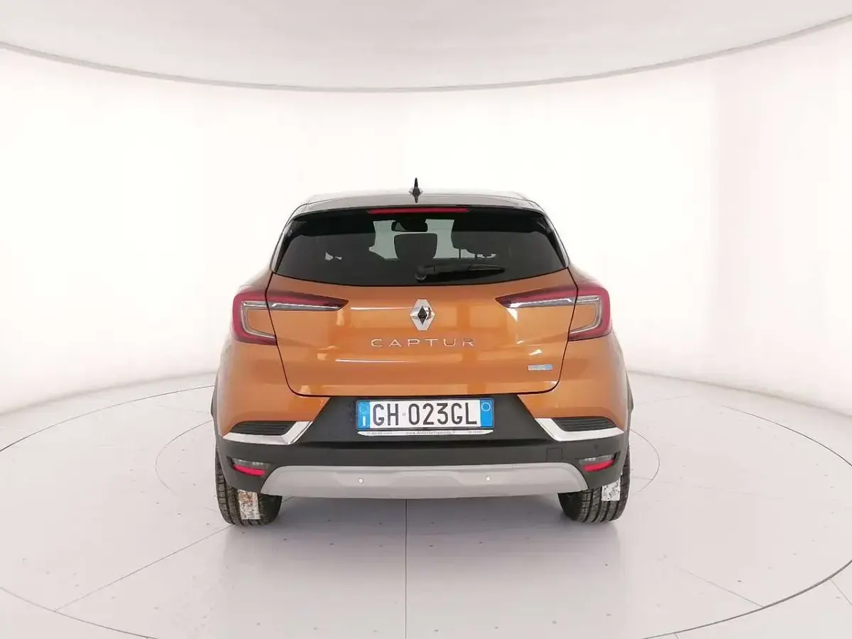 Usata Renault Captur Intens 143 CV (105 kW) 2021 Arancione SUV
