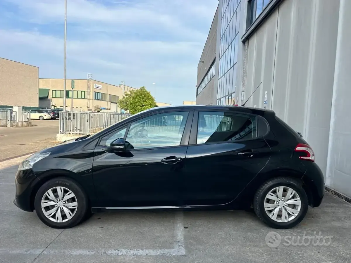 Usata Peugeot 208 68 CV (50 kW) 2012 Nero Utilitaria