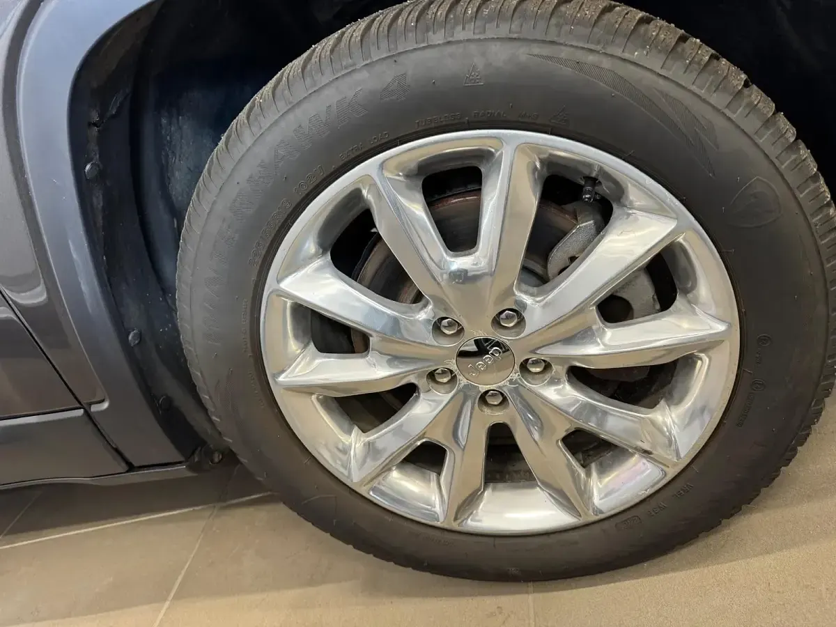 Usado Jeep Cherokee Limited 140 CV (102 kW) 2017 Gris SUV