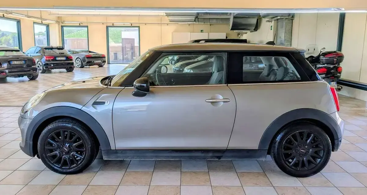 Usata Mini Cooper D Hype 116 CV (85 kW) 2017 Grey champagne Utilitaria