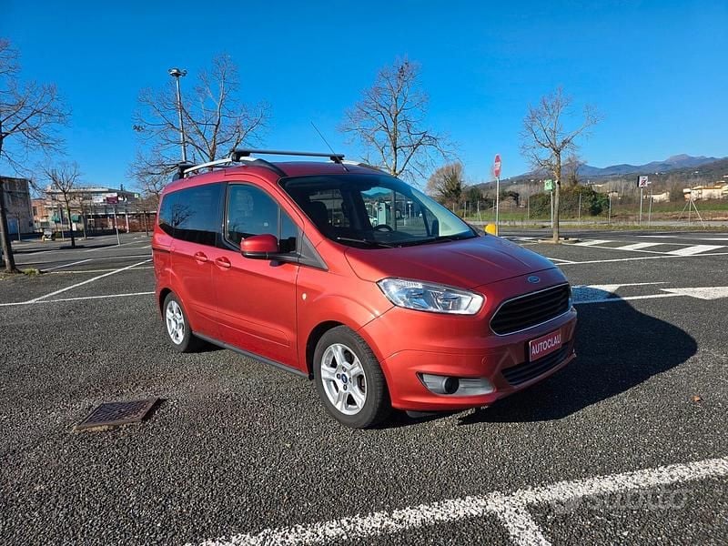 Usata Ford Tourneo Courier 95 CV (69 kW) 2015 Rosso Monovolume