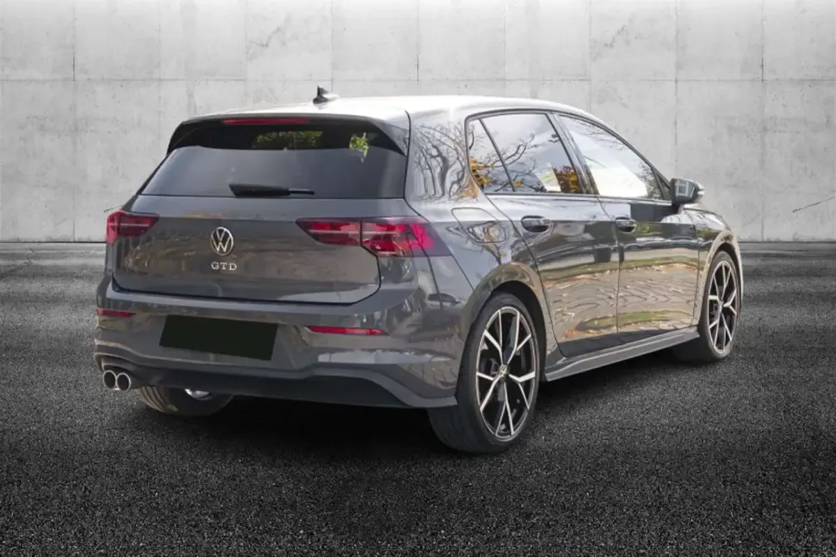 Usata VW Golf VIII GTD 200 CV (147 kW) 2022 Grigio Monovolume