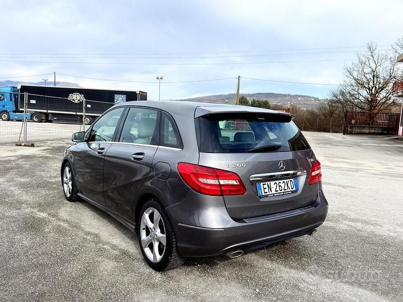 Usata Mercedes B200 Premium 136 CV (100 kW) 2012 Grigio Monovolume