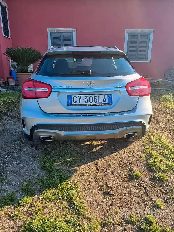 Usata Mercedes GLA200 136 CV (100 kW) 2015 Grigio SUV