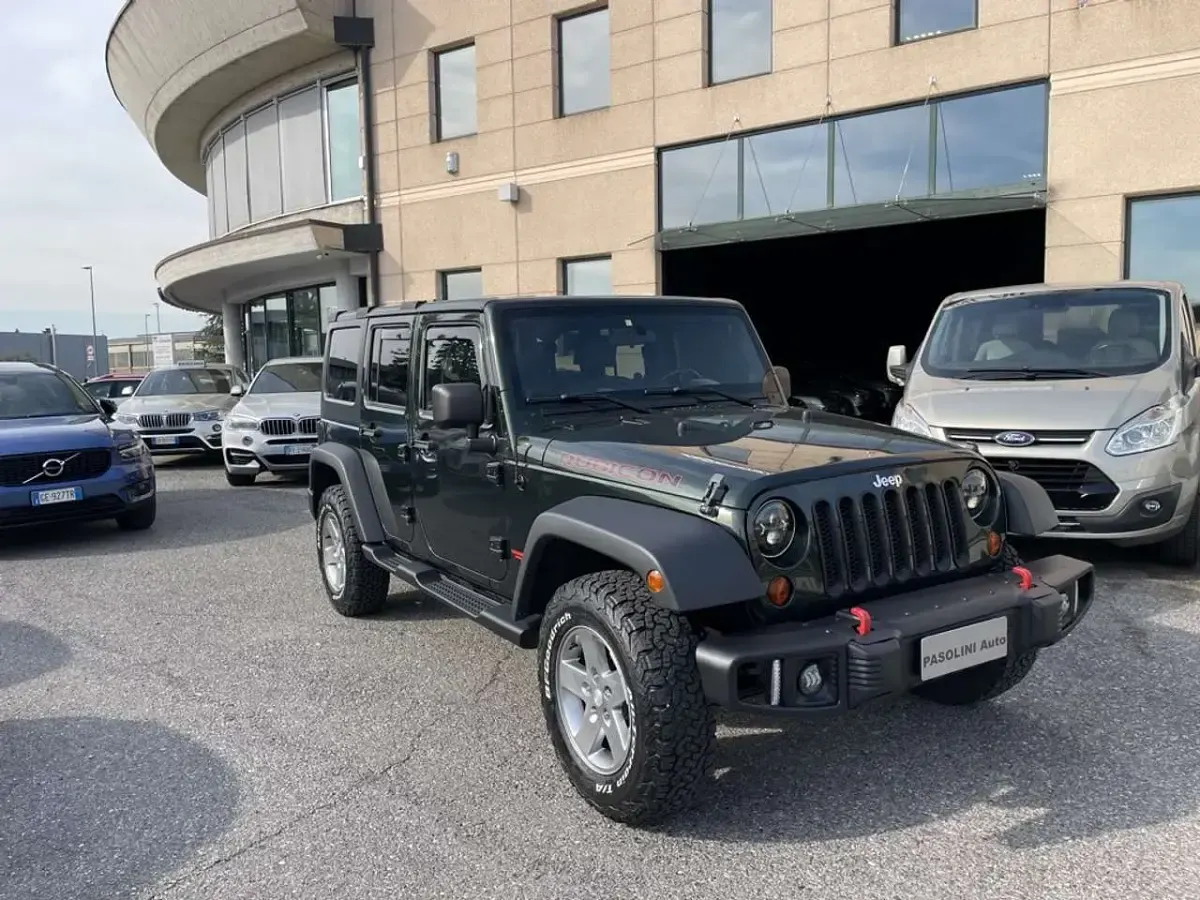 Usata Jeep Wrangler Unlimited Rubicon 200 CV (147 kW) 2011 Verde SUV