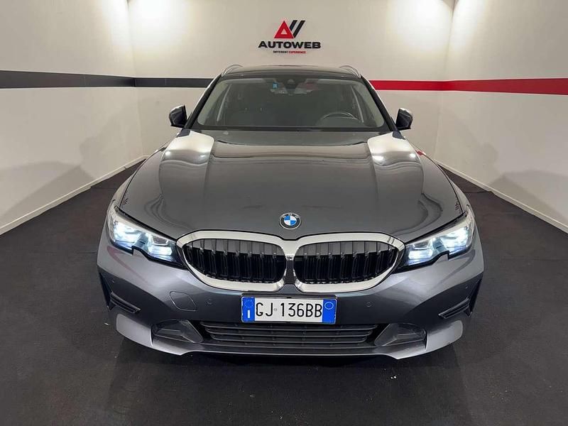 Usata BMW 320 Sport Line 190 CV (139 kW) 2022 Grigio Station wagon