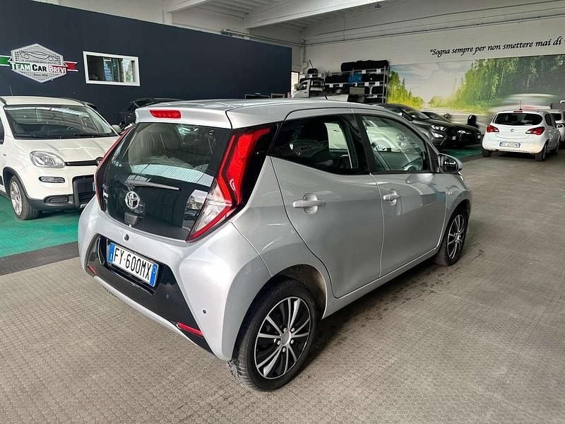 Usata Toyota Aygo 72 CV (52 kW) 2019 Argento Utilitaria