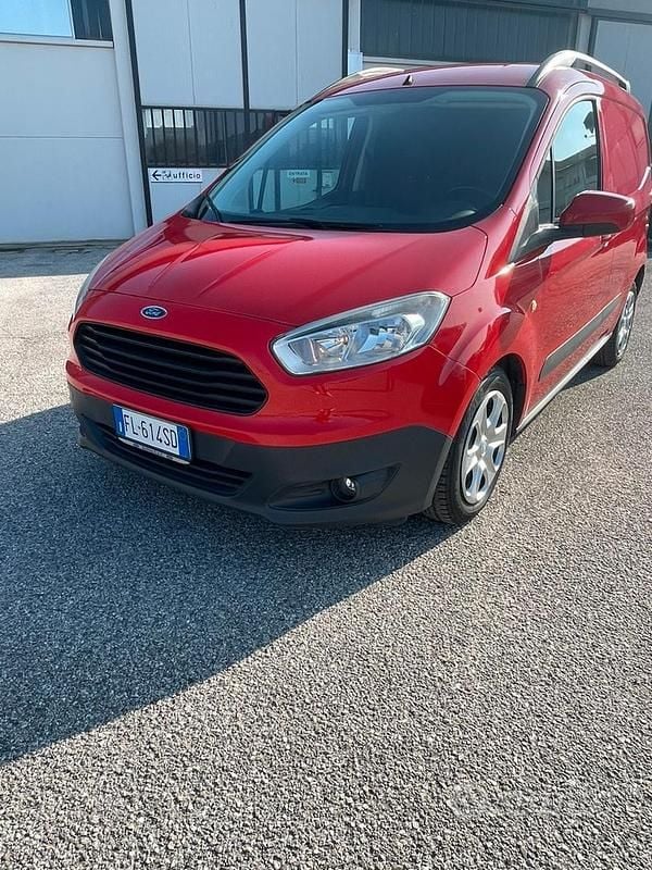 Usata Ford Courier 75 CV (55 kW) 2017 Rosso Monovolume