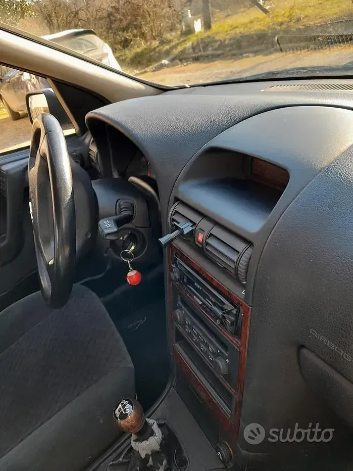 Usata Opel Astra 90 CV (66 kW) 2001 Grigio Berlina