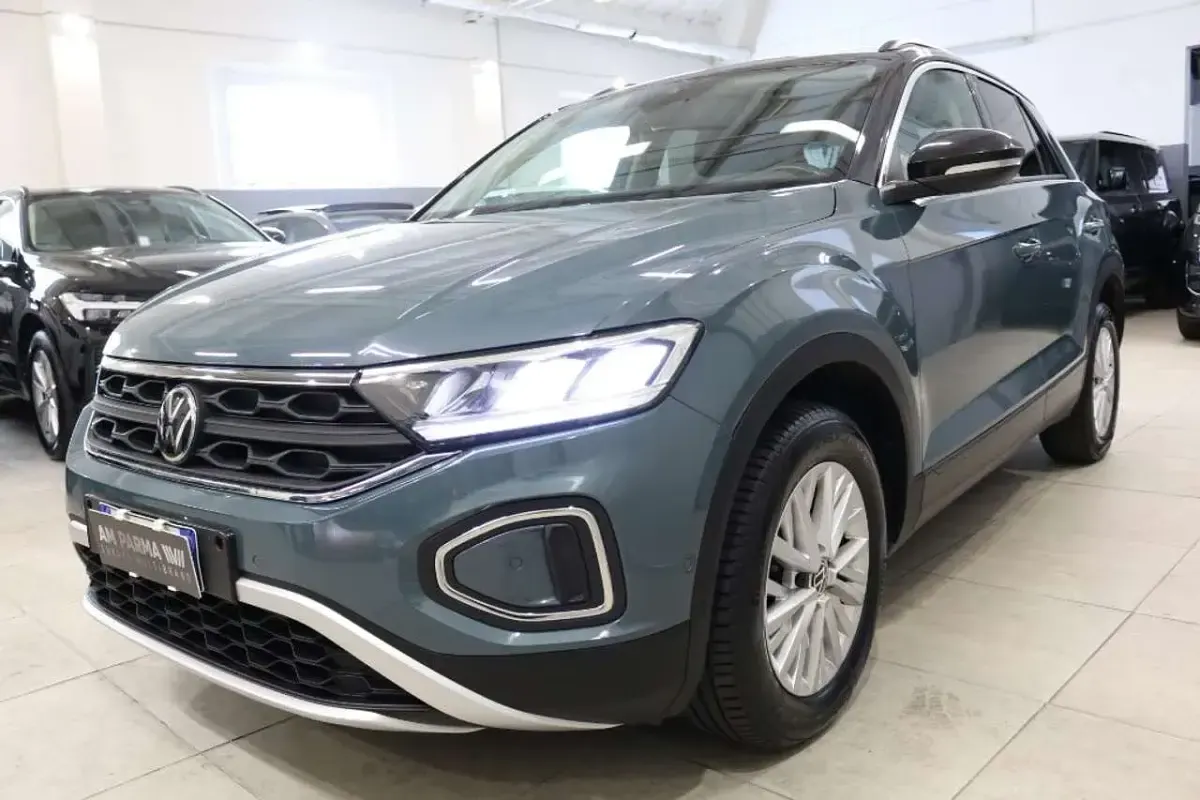 Usata VW T-Roc Style 150 CV (110 kW) 2023 Grigio SUV
