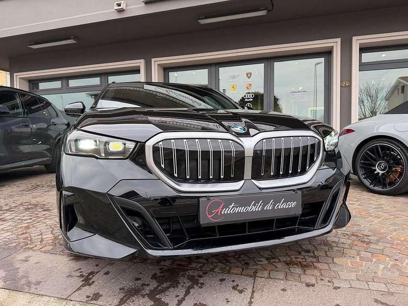 Usata BMW 520 M Sport 197 CV (144 kW) 2024 Grigio metalizzato Station wagon