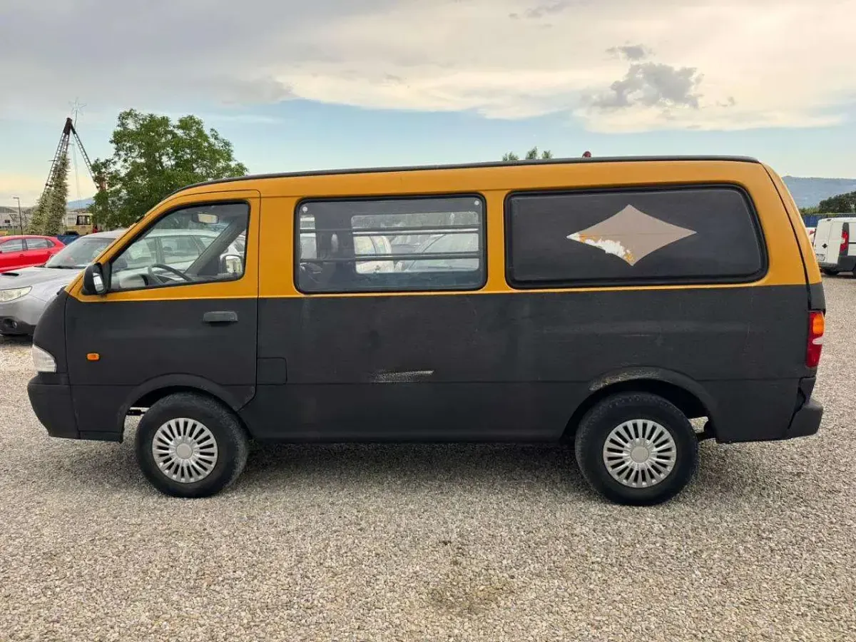 Usata Kia Bongo Air 94 CV (69 kW) 2004 Nero/giallo Furgone
