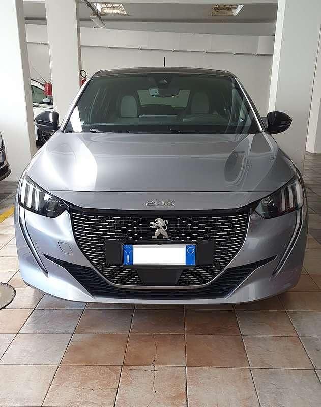 Argento Usata 2021 Peugeot 208 GT Due volumi | 13.900 € (Buon prezzo) - Immagine 1/4