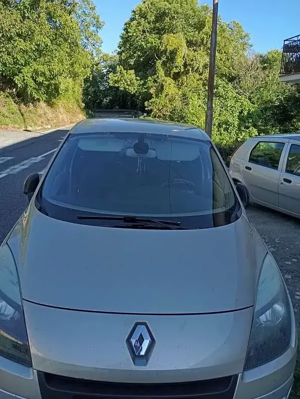 Usata Renault Scénic Dynamique 110 CV (80 kW) 2011 Monovolume