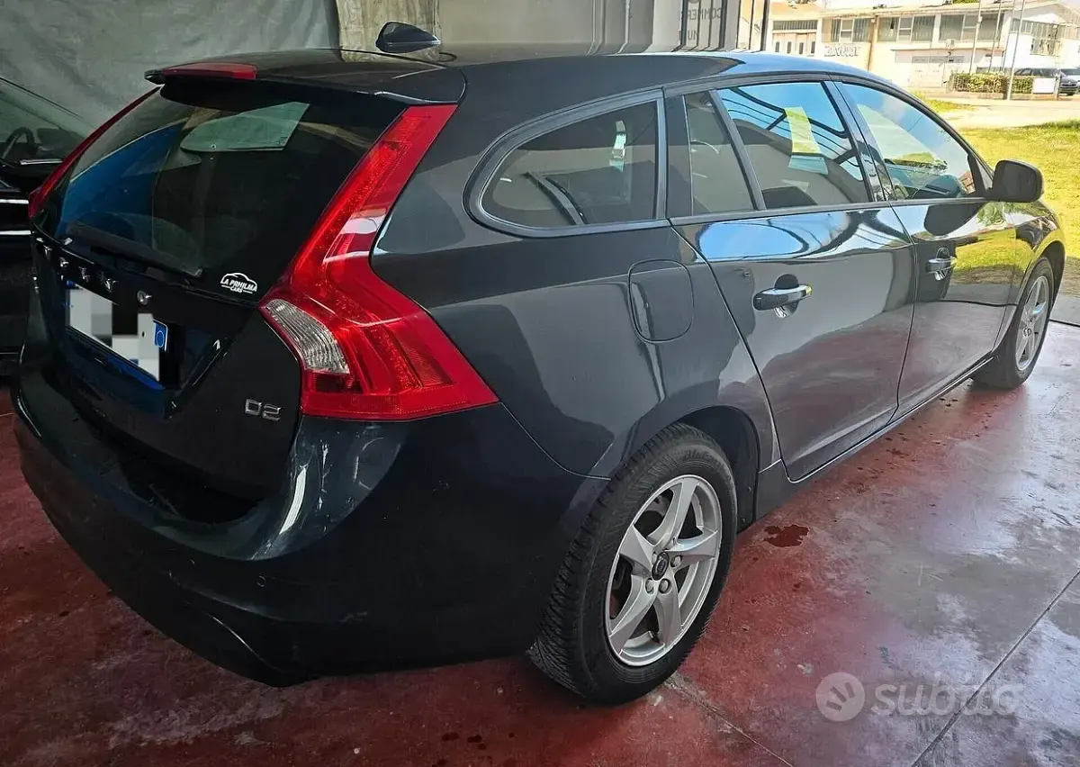 Usata Volvo V60 Kinetic 115 CV (84 kW) 2015 Grigio Station wagon