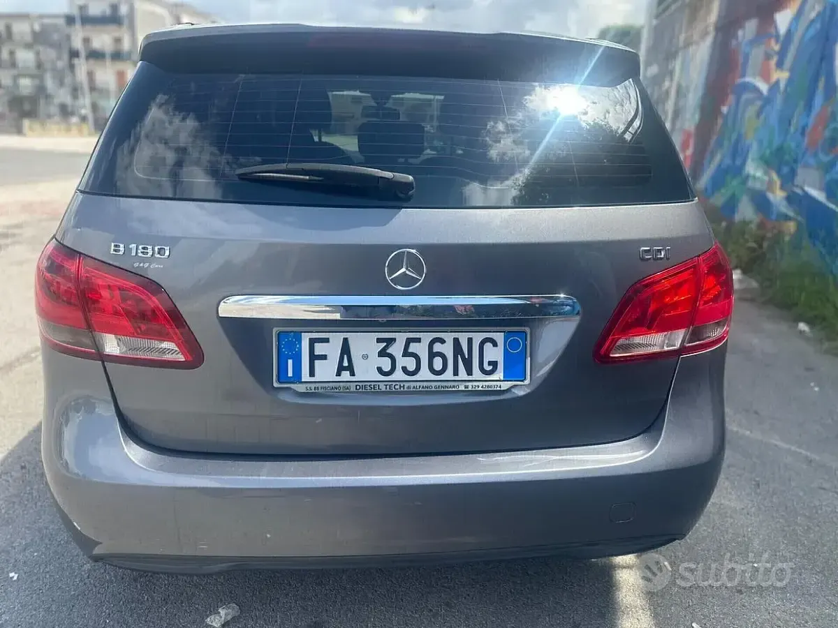 Usata Mercedes B180 Executive 109 CV (80 kW) 2015 Grigio Utilitaria