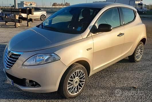 Usata Lancia Ypsilon 116 CV (85 kW) 2013 Utilitaria