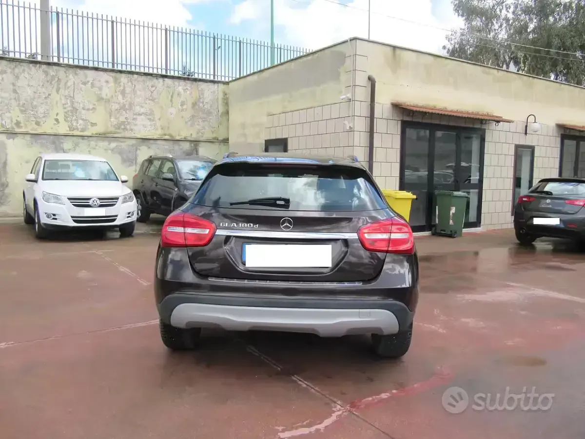 Usata Mercedes GLA180 Executive 109 CV (80 kW) 2016 Marrone SUV