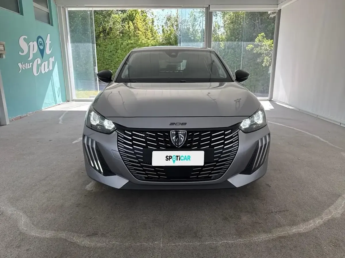 Usata Peugeot 208 Allure 102 CV (75 kW) 2025 Grigio Utilitaria