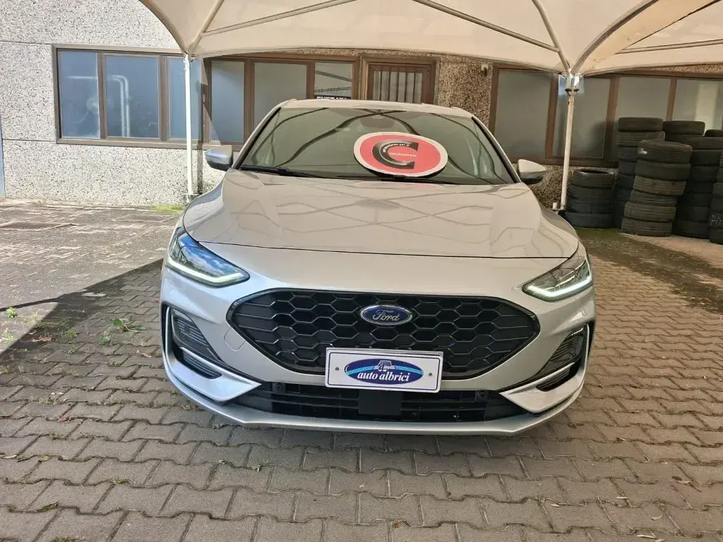 Usata Ford Focus ST-Line 125 CV (91 kW) 2025 Metallizzato  argento Berlina