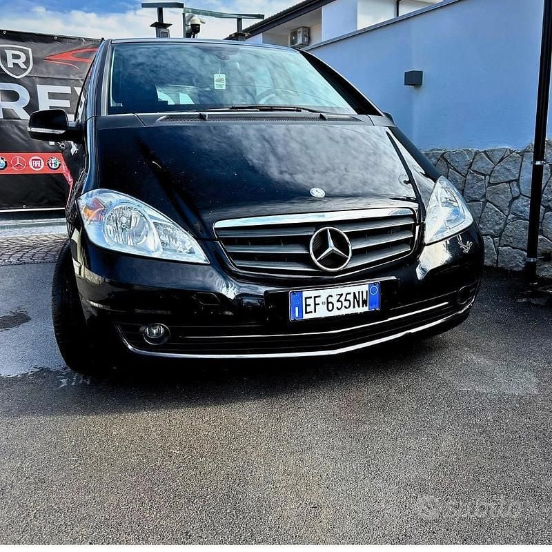 Nero Usata 2009 Mercedes A180 Tre volumi | 2999 € (Super prezzo) - Immagine 1/4