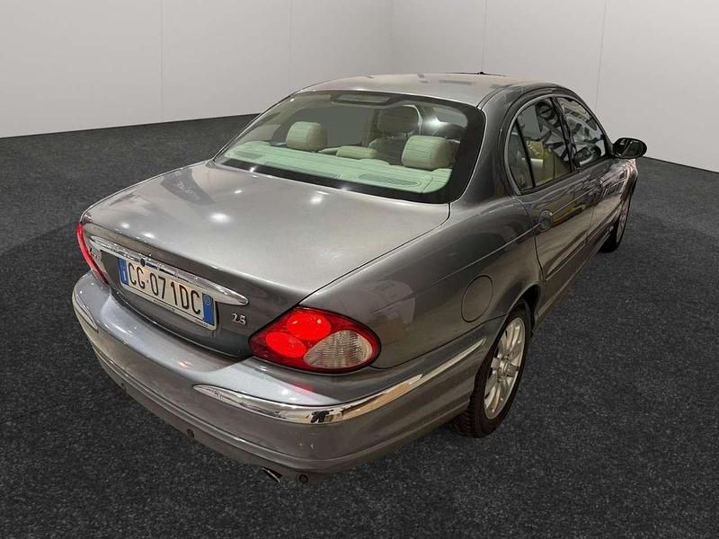 Usata Jaguar X-type Executive 196 CV (144 kW) 2003 Grigio Berlina