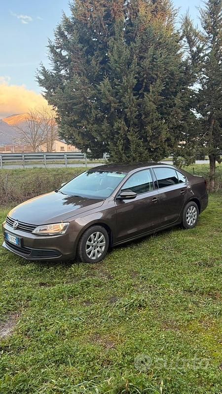 Usata VW Jetta 53 CV (38 kW) 2012 Marrone Berlina