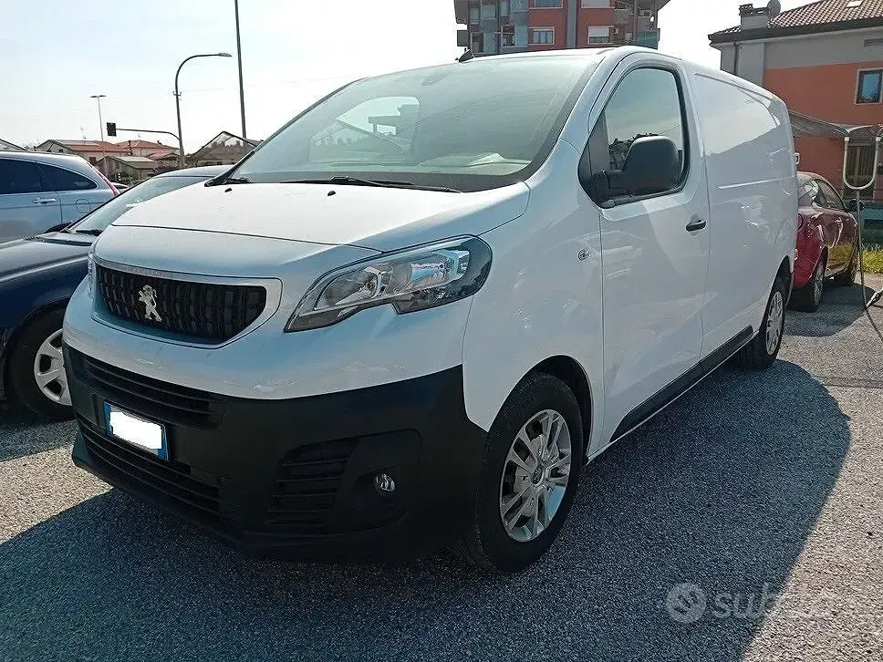 Gebraucht Peugeot Expert Premium 122 PS (89 kW) 2018 Weiß Van
