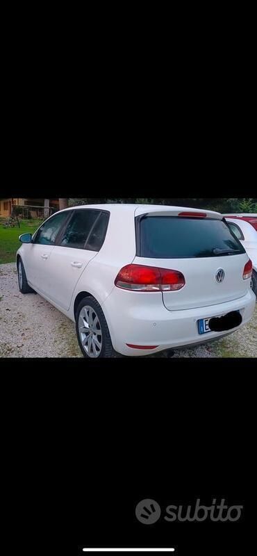 Usata VW Golf VI 105 CV (77 kW) 2011 Bianco Utilitaria