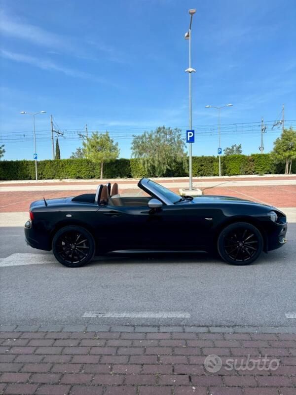 Usata Fiat 124 Spider Lusso 140 CV (102 kW) 2016 Nero Cabrio