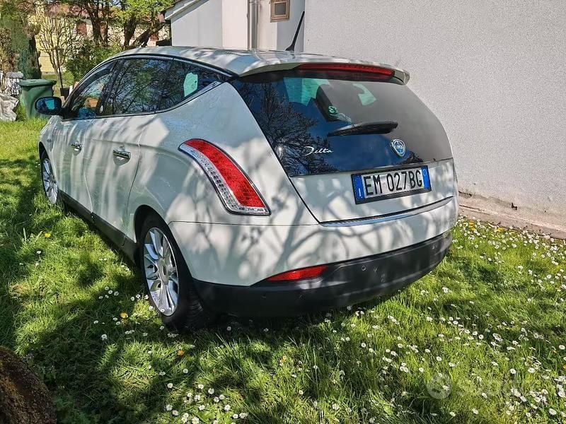 Usata Lancia Delta Gold 120 CV (88 kW) 2012 Bianco Utilitaria