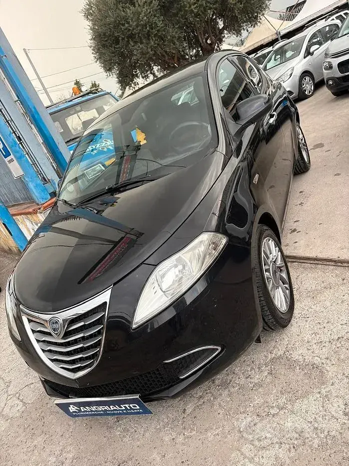 Usata Lancia Ypsilon 69 CV (50 kW) 2012 Nero Utilitaria