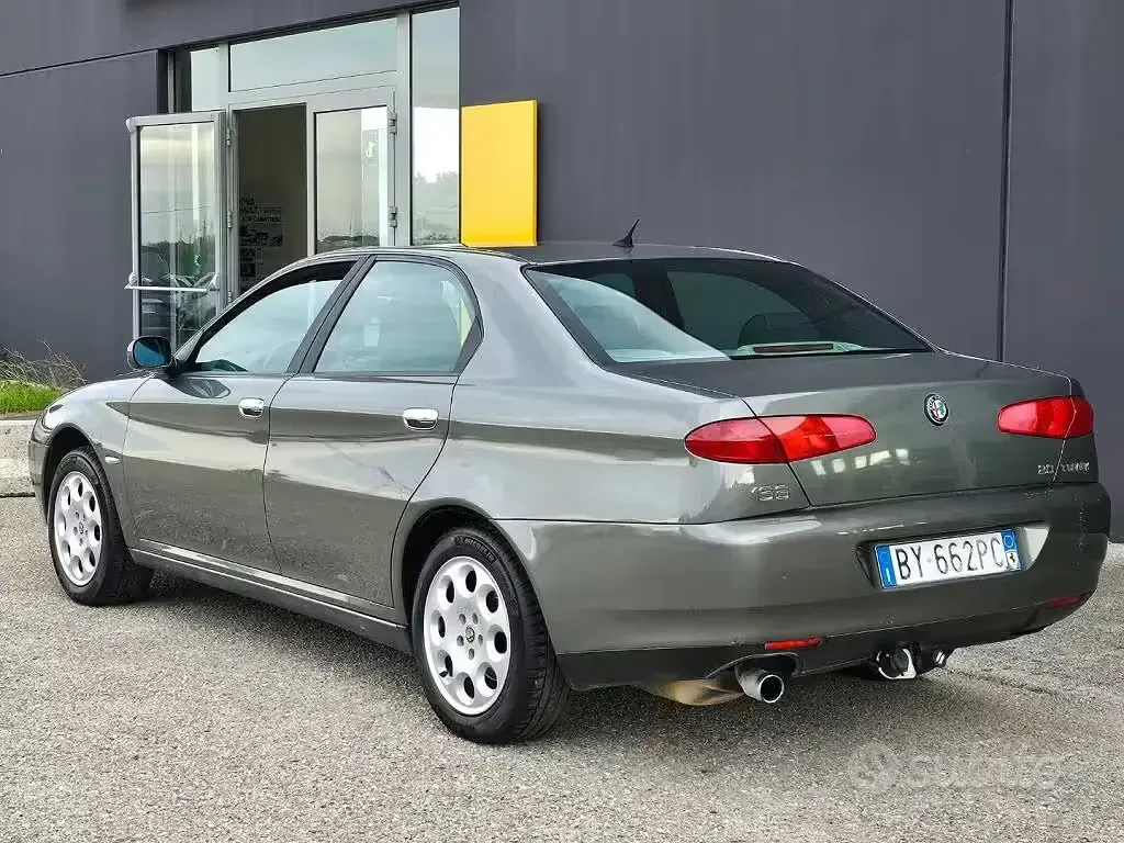 Usata Alfa Romeo 166 Progression 150 CV (110 kW) 2001 Grigio Berlina
