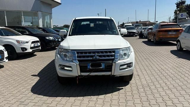 Usata Mitsubishi Pajero Intense 190 CV (139 kW) 2016 Bianco SUV