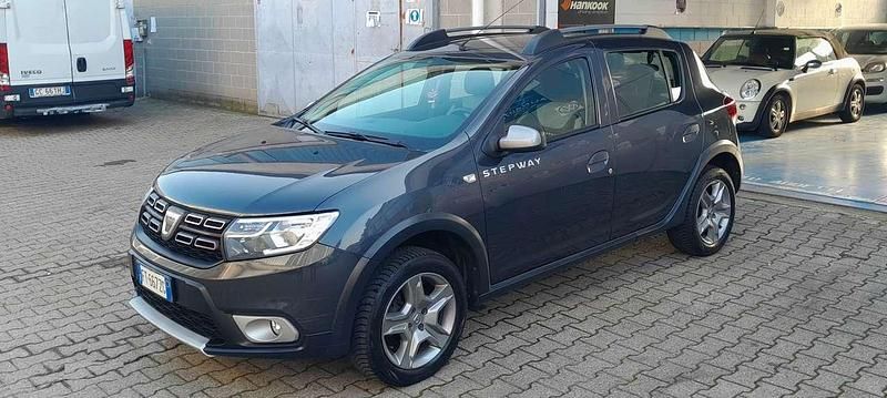 Usata Dacia Sandero Stepway 90 CV (66 kW) 2019 Grigio Berlina