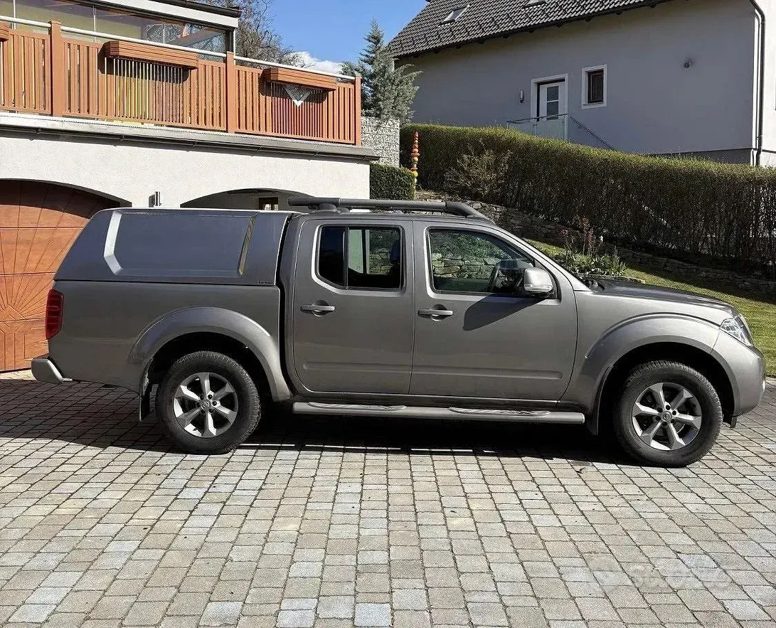 Usata Nissan Navara 190 CV (139 kW) 2015 Grigio Pick-up