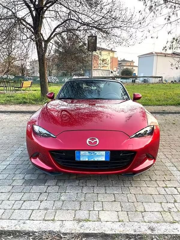 Usata Mazda MX5 Exclusive-Line 132 CV (97 kW) 2023 Rosso Cabrio
