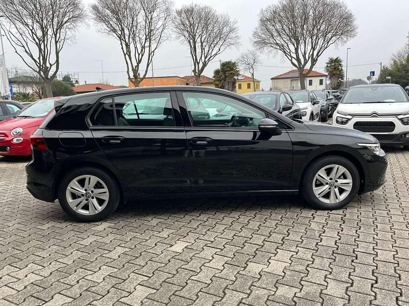 Usata VW Golf VIII Life 110 CV (80 kW) 2024 Nero Berlina