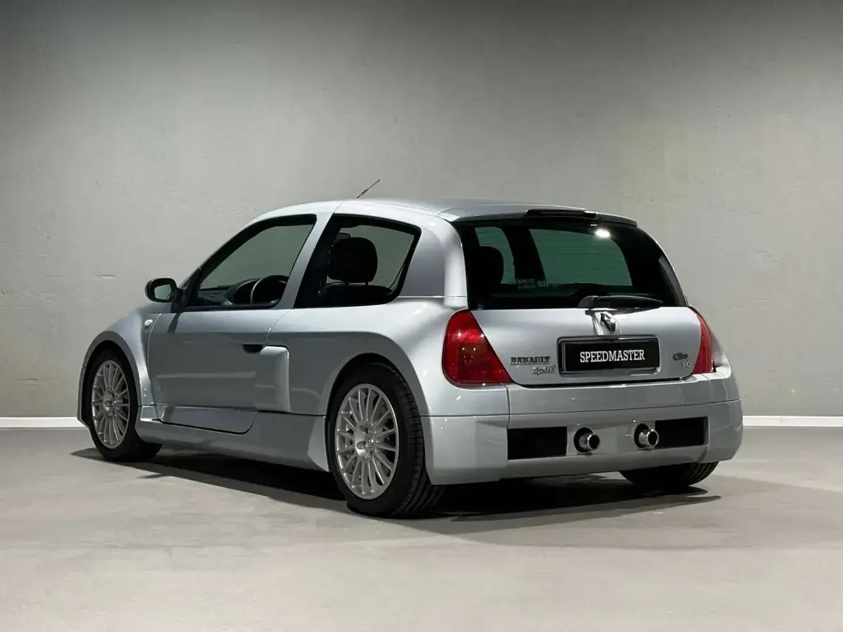 Usata Renault Clio 226 CV (166 kW) 2002 Argento Berlina