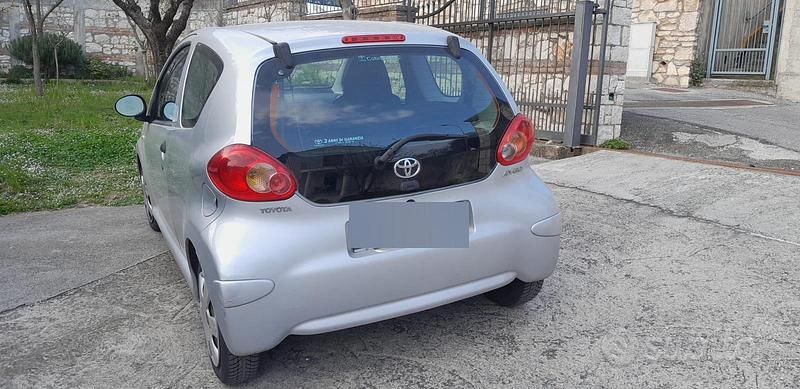 Usata Toyota Aygo 68 CV (50 kW) 2008 Grigio Utilitaria